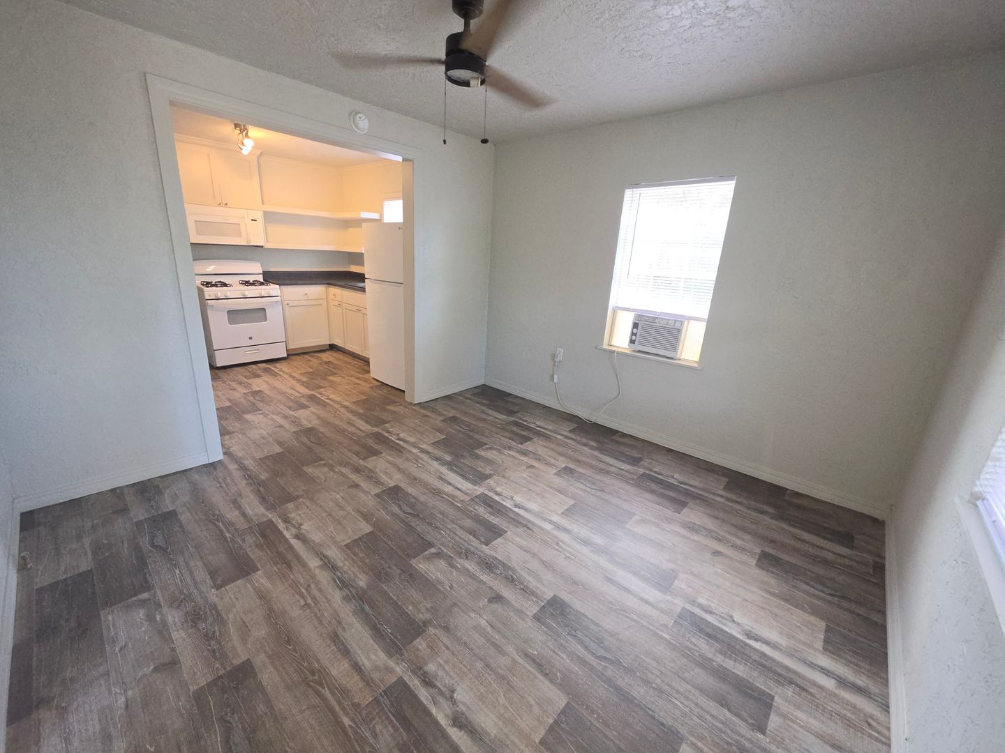 931 12th Property Photo 6