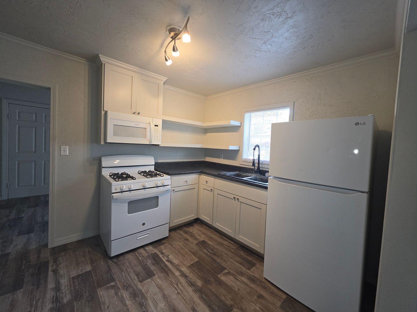 931 12th Property Photo 7
