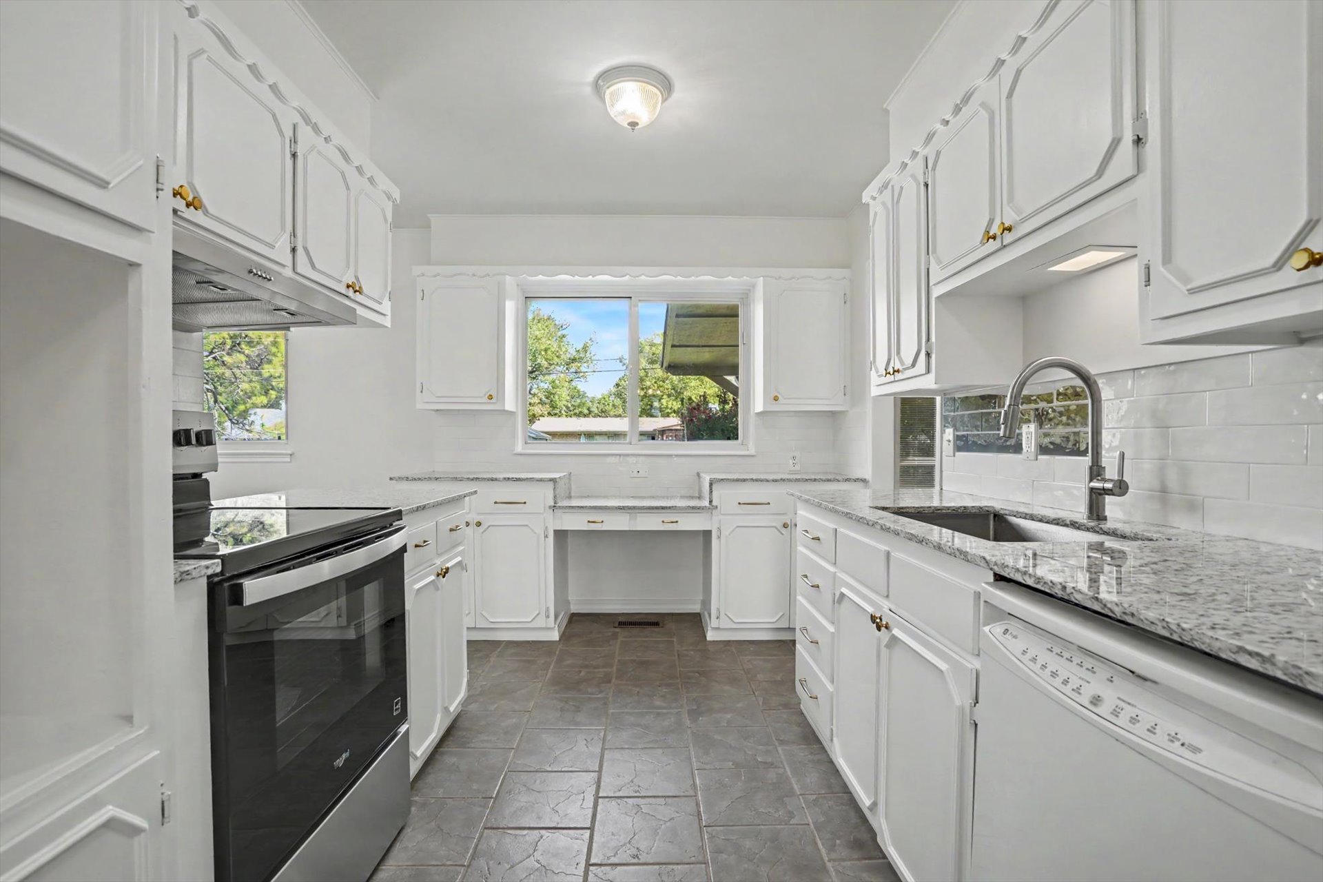 6533 E 58th Street Property Photo 4