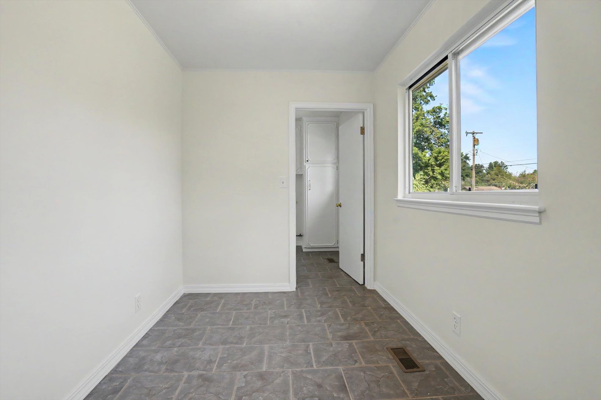 6533 E 58th Street Property Photo 18