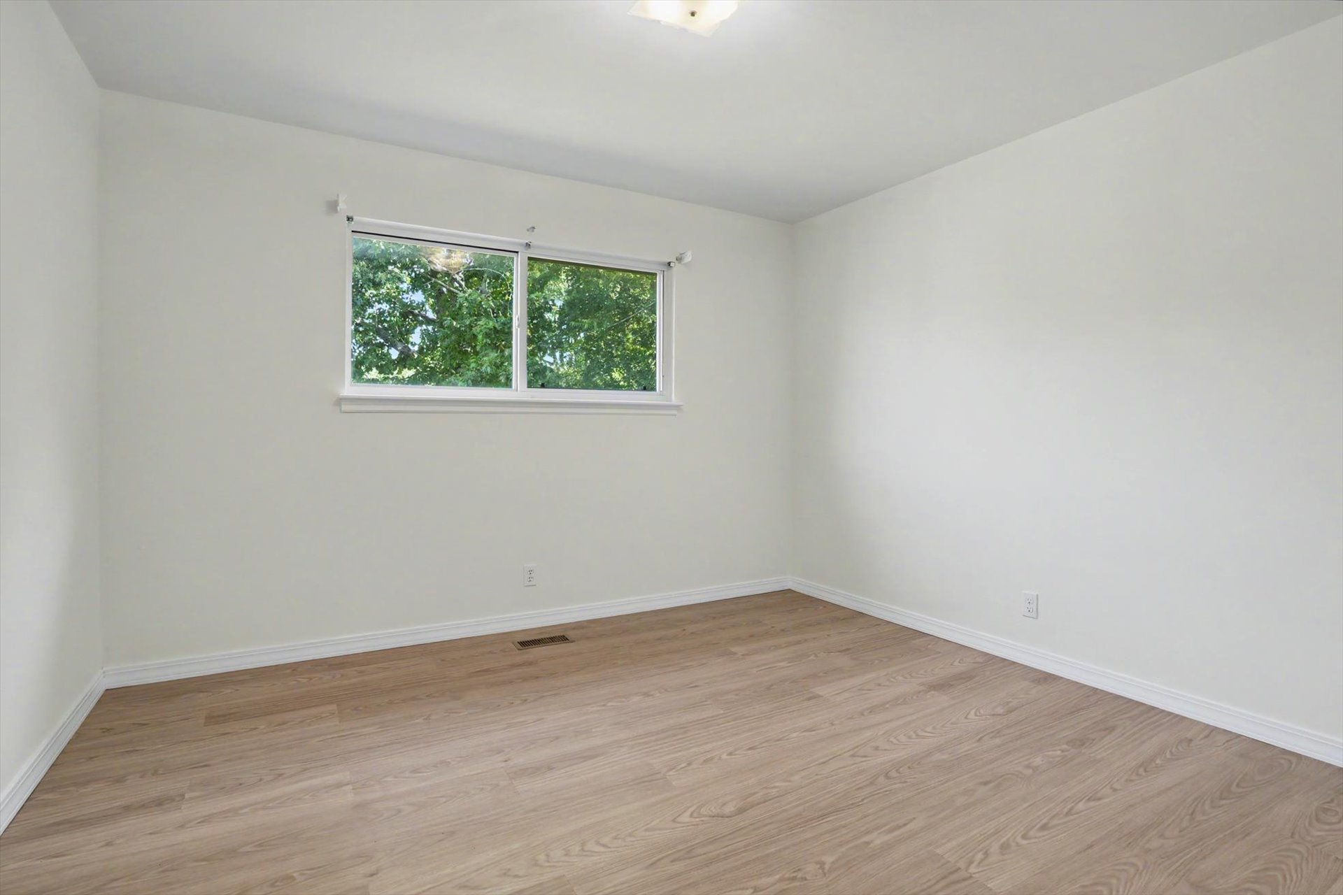 6533 E 58th Street Property Photo 25
