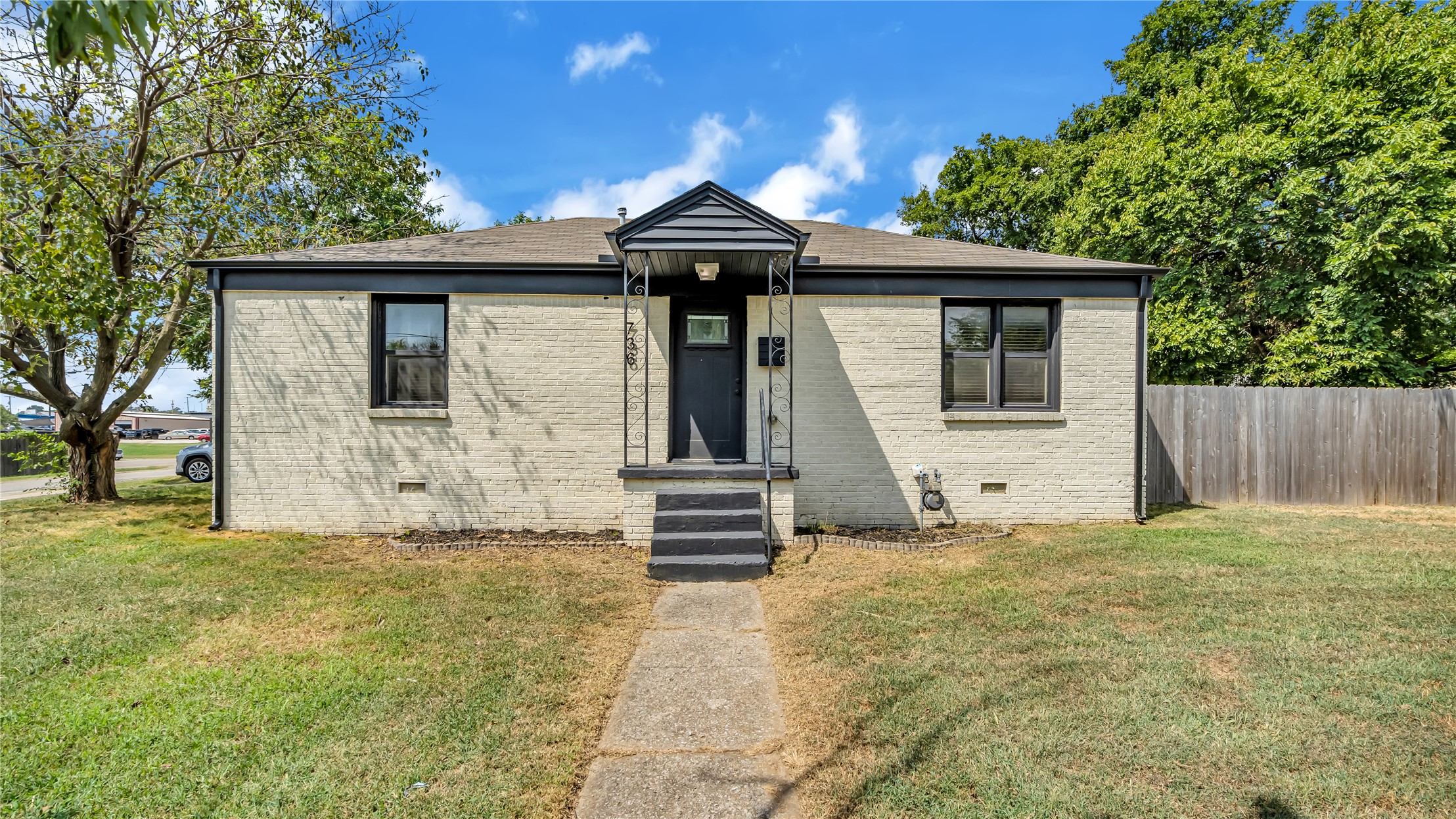 736 S Maplewood Avenue