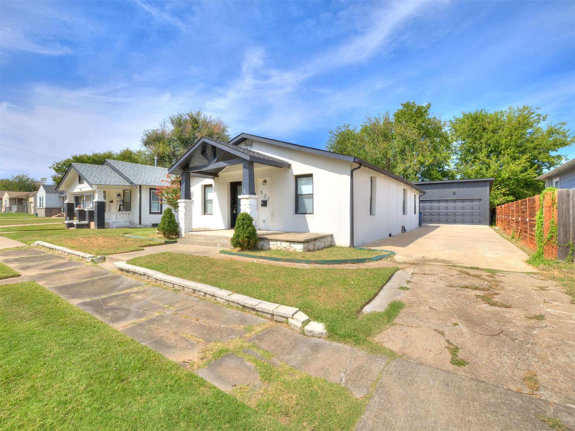 527 E Latimer Court Property Photo 1