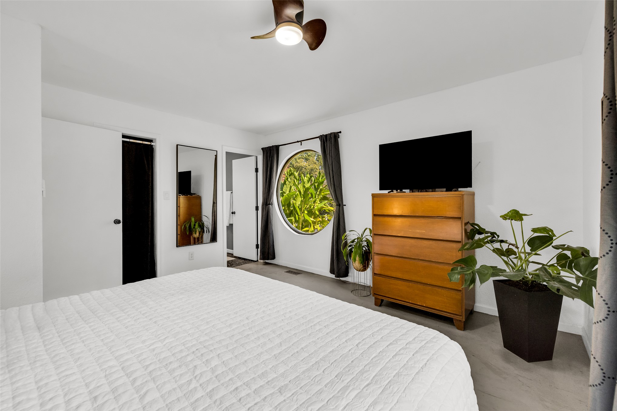 1382 Forest Lane Property Photo 4