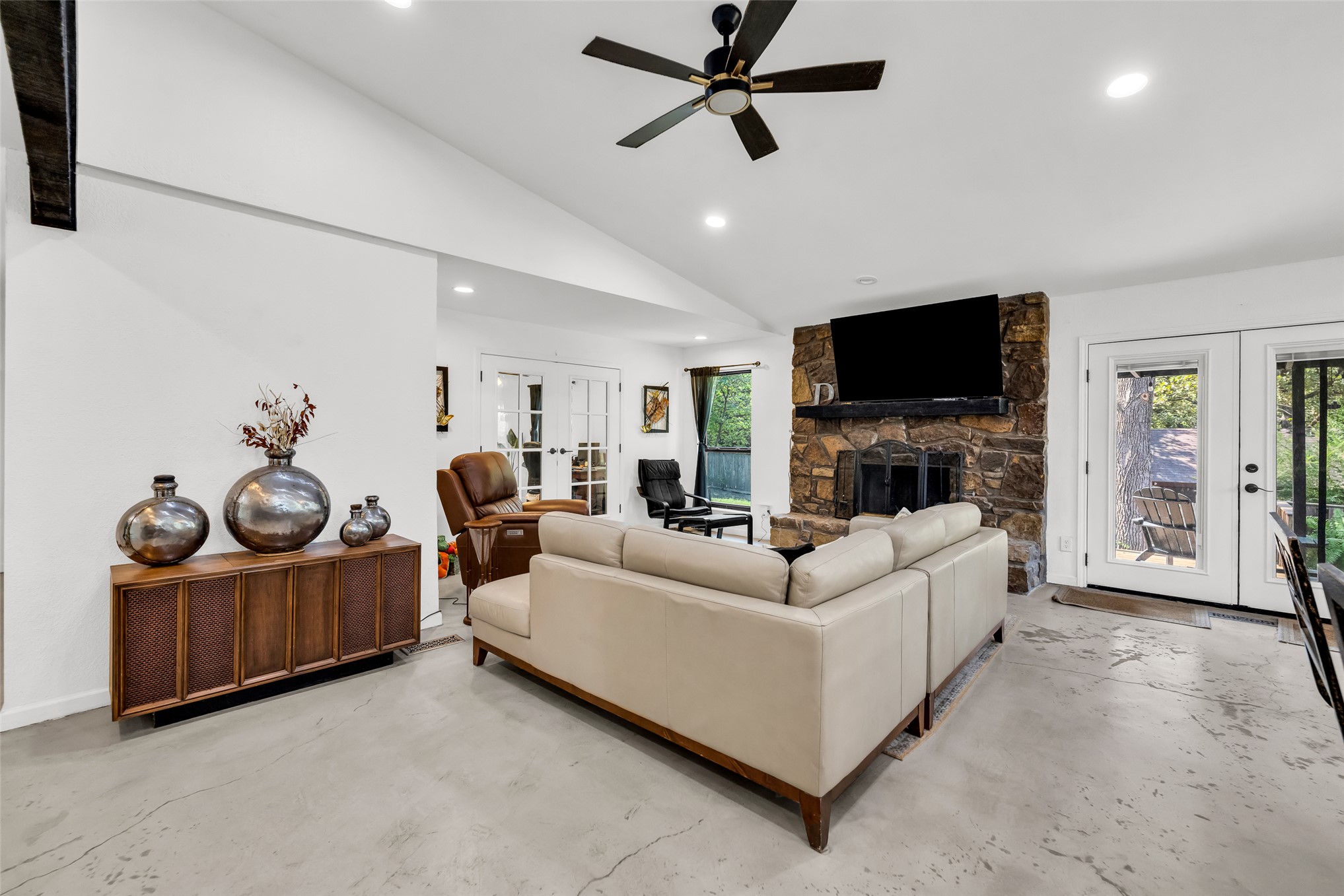 1382 Forest Lane Property Photo 19