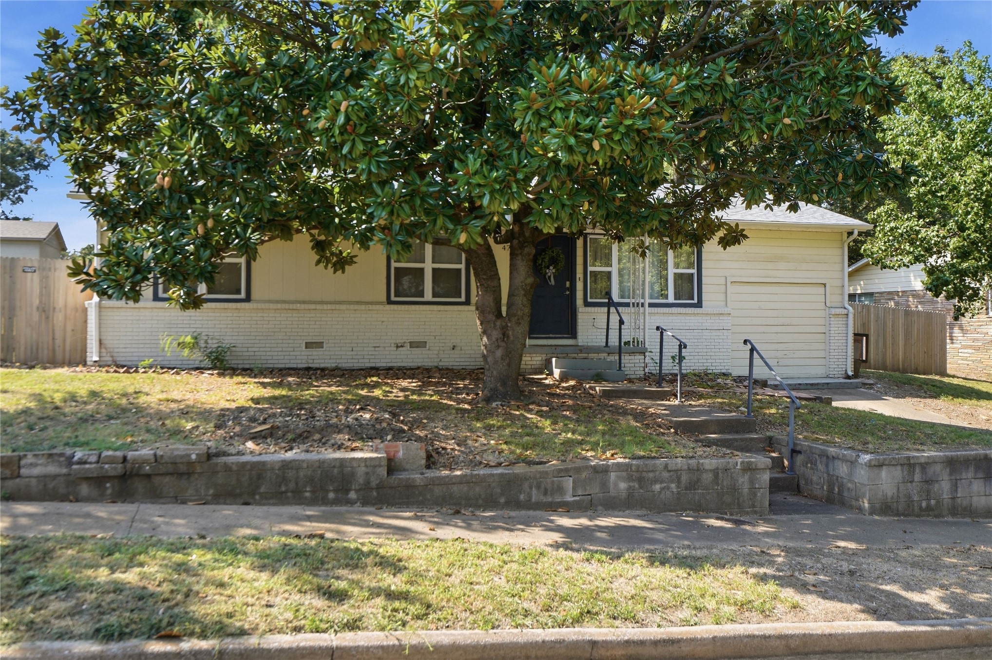 4744 S Maybelle Avenue Property Photo 2