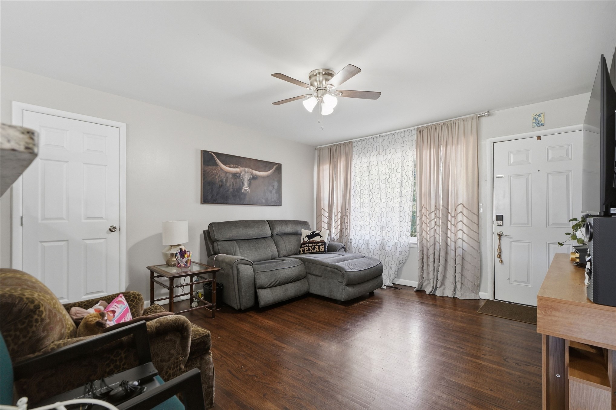 4744 S Maybelle Avenue Property Photo 8