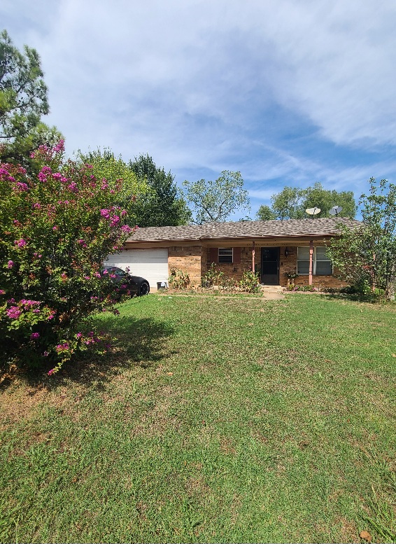 319 Donna Street Property Photo 1
