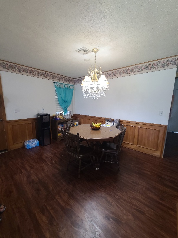 319 Donna Street Property Photo 4