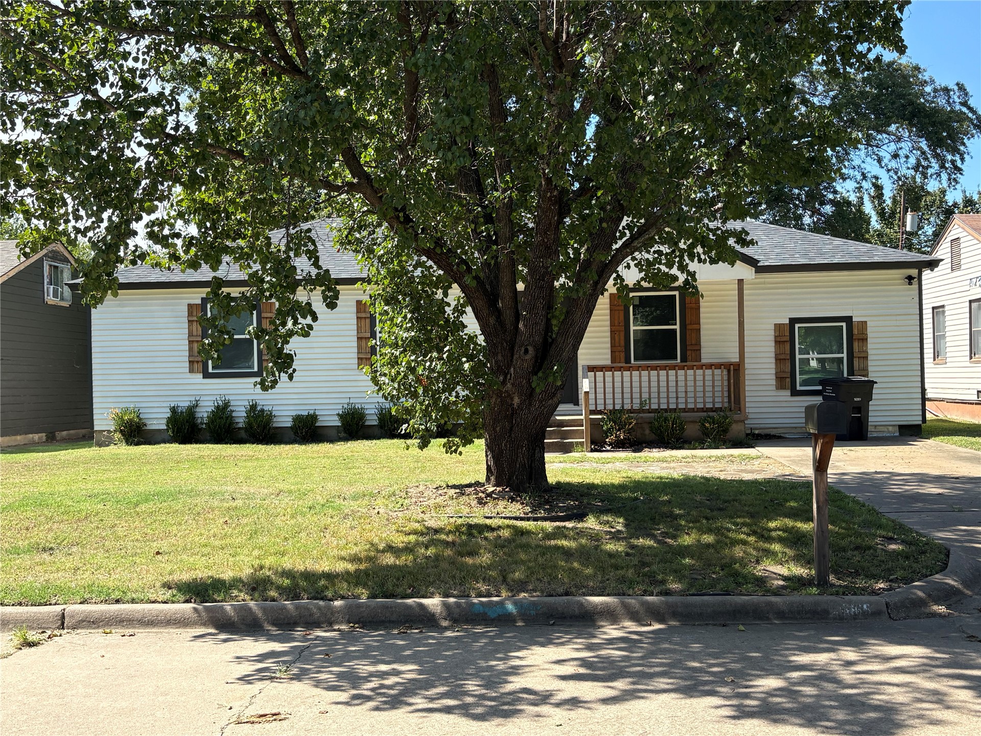 1665 Sw Oklahoma Avenue Property Photo 2
