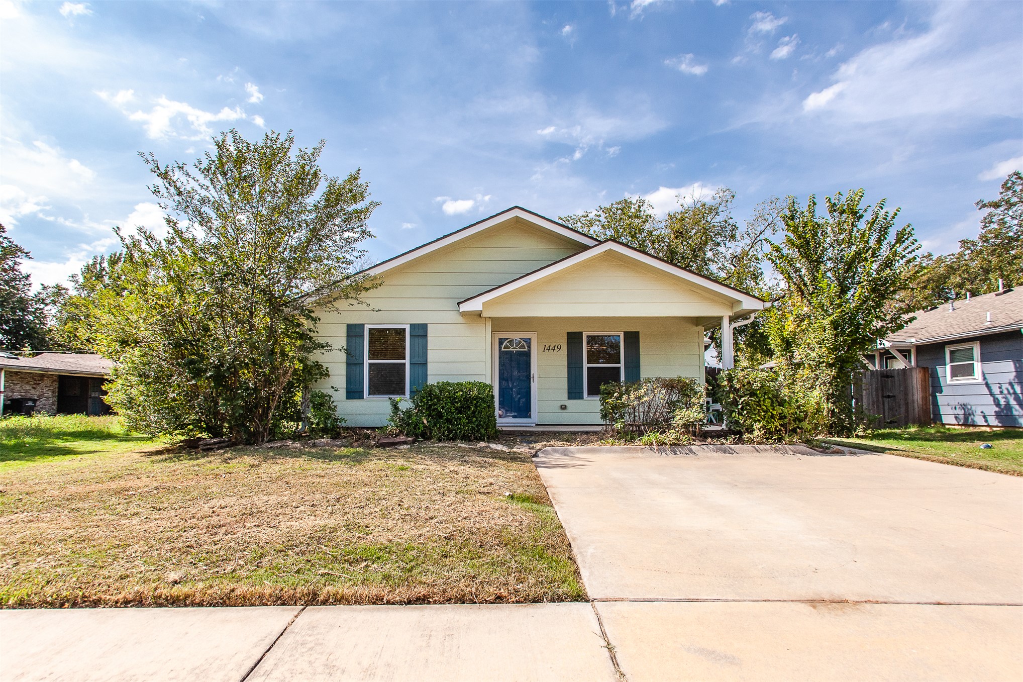 1449 S Oak Avenue Property Photo 1