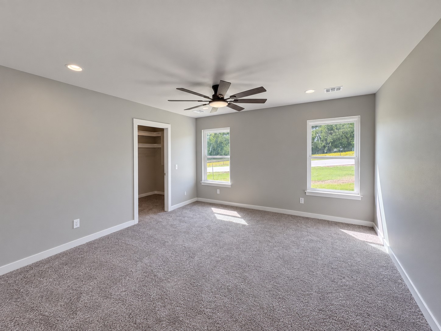 278 Grand Place Property Photo 3