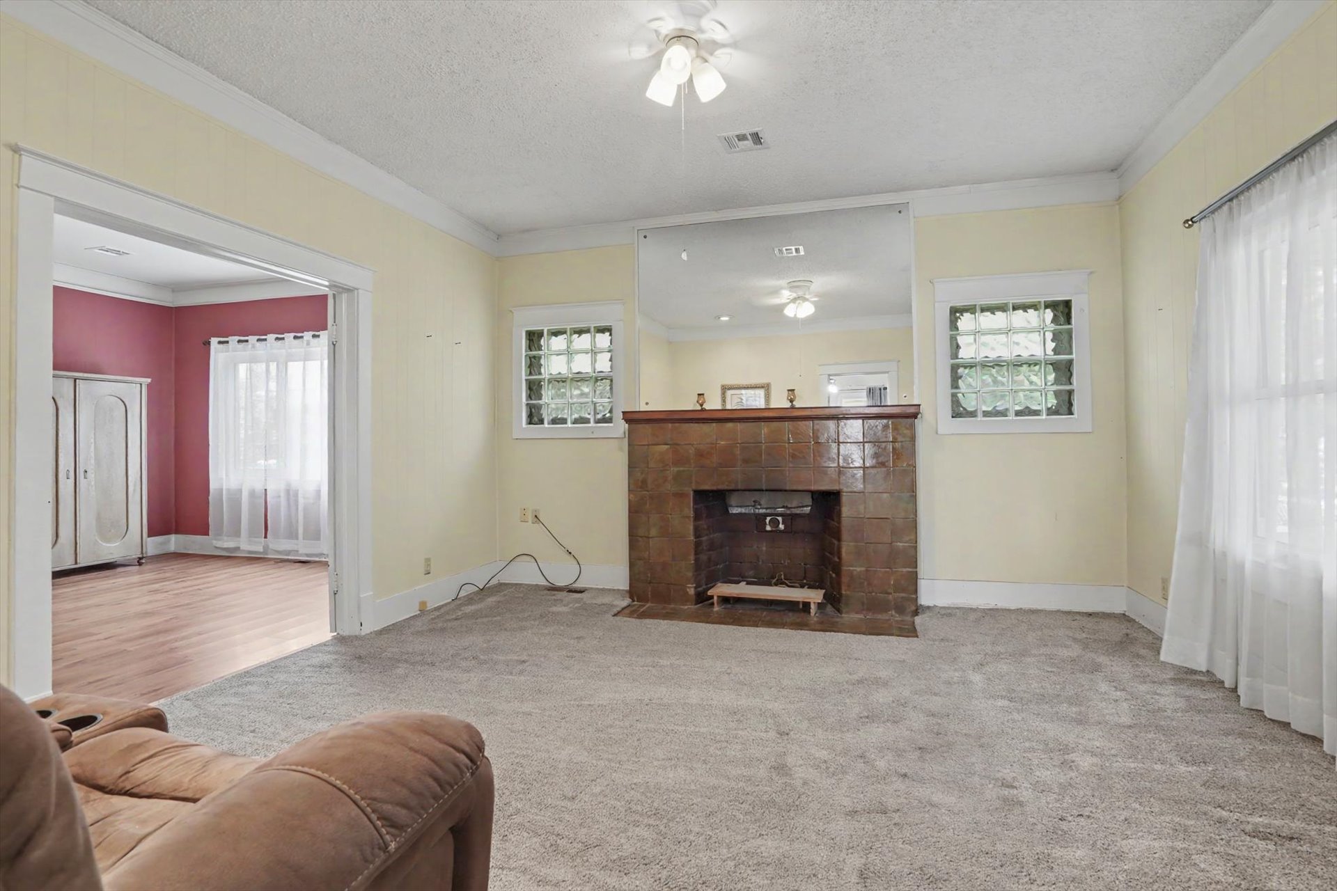 419 E 5th Street Property Photo 6