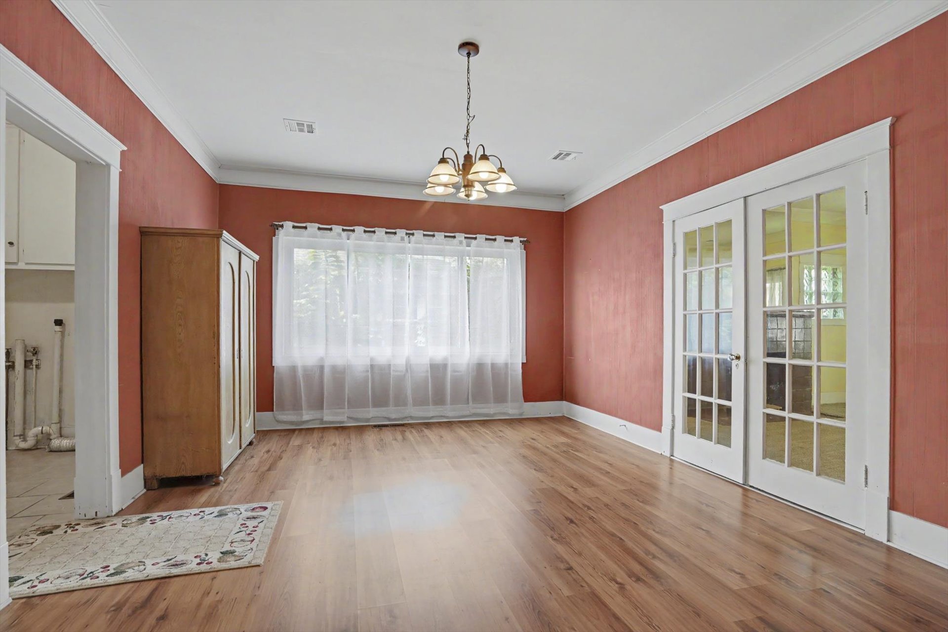 419 E 5th Street Property Photo 9