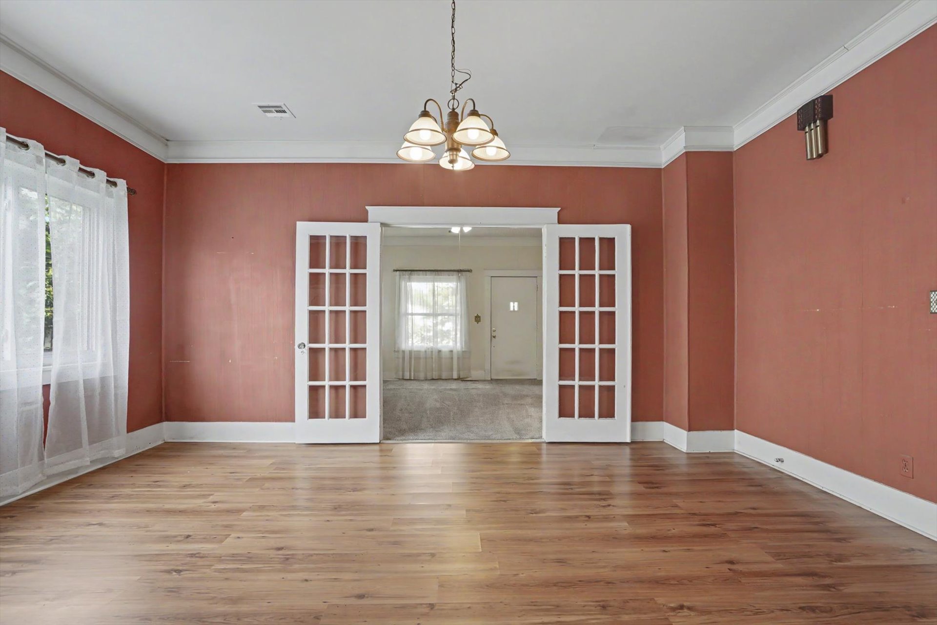 419 E 5th Street Property Photo 12