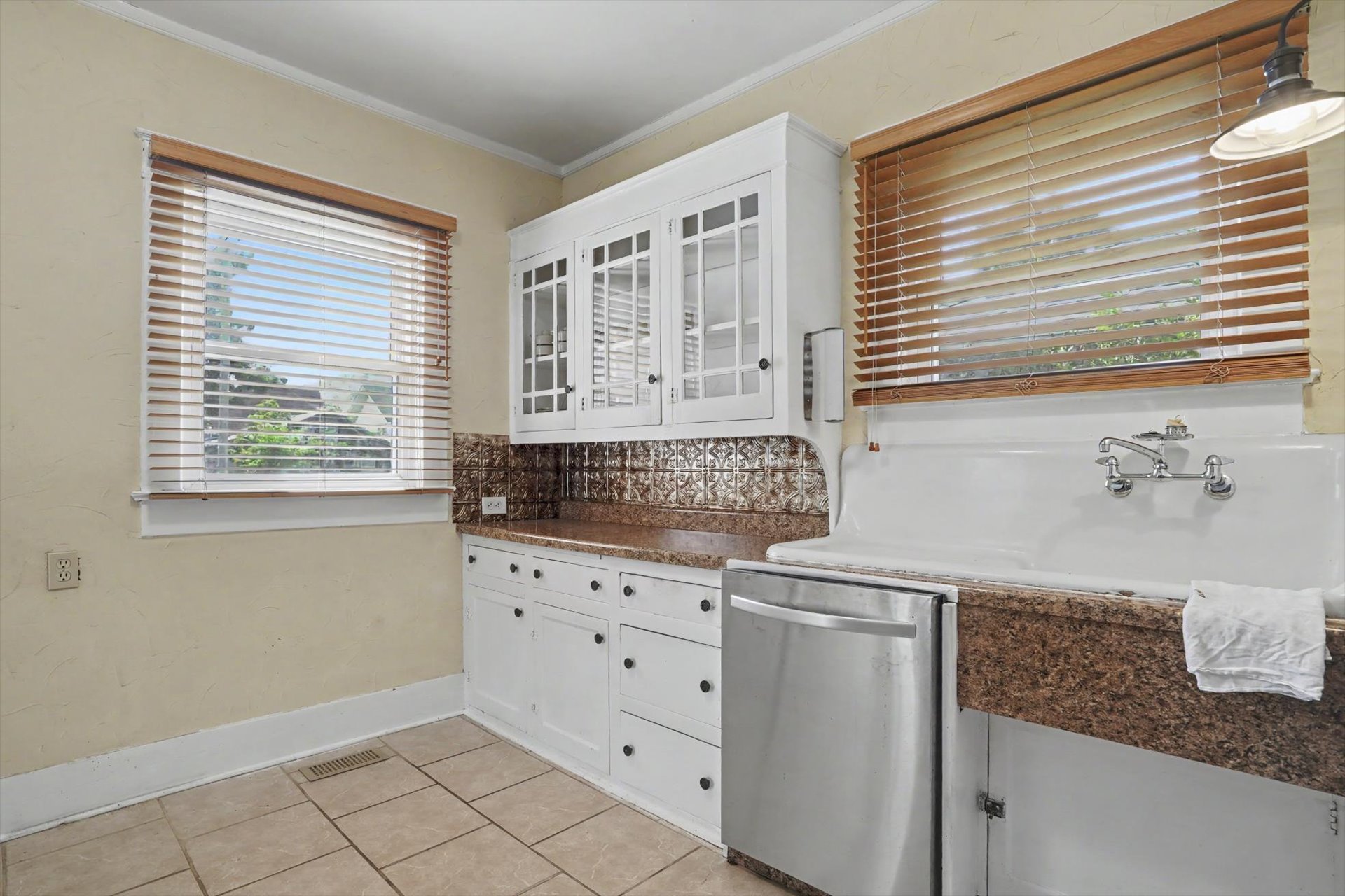 419 E 5th Street Property Photo 15