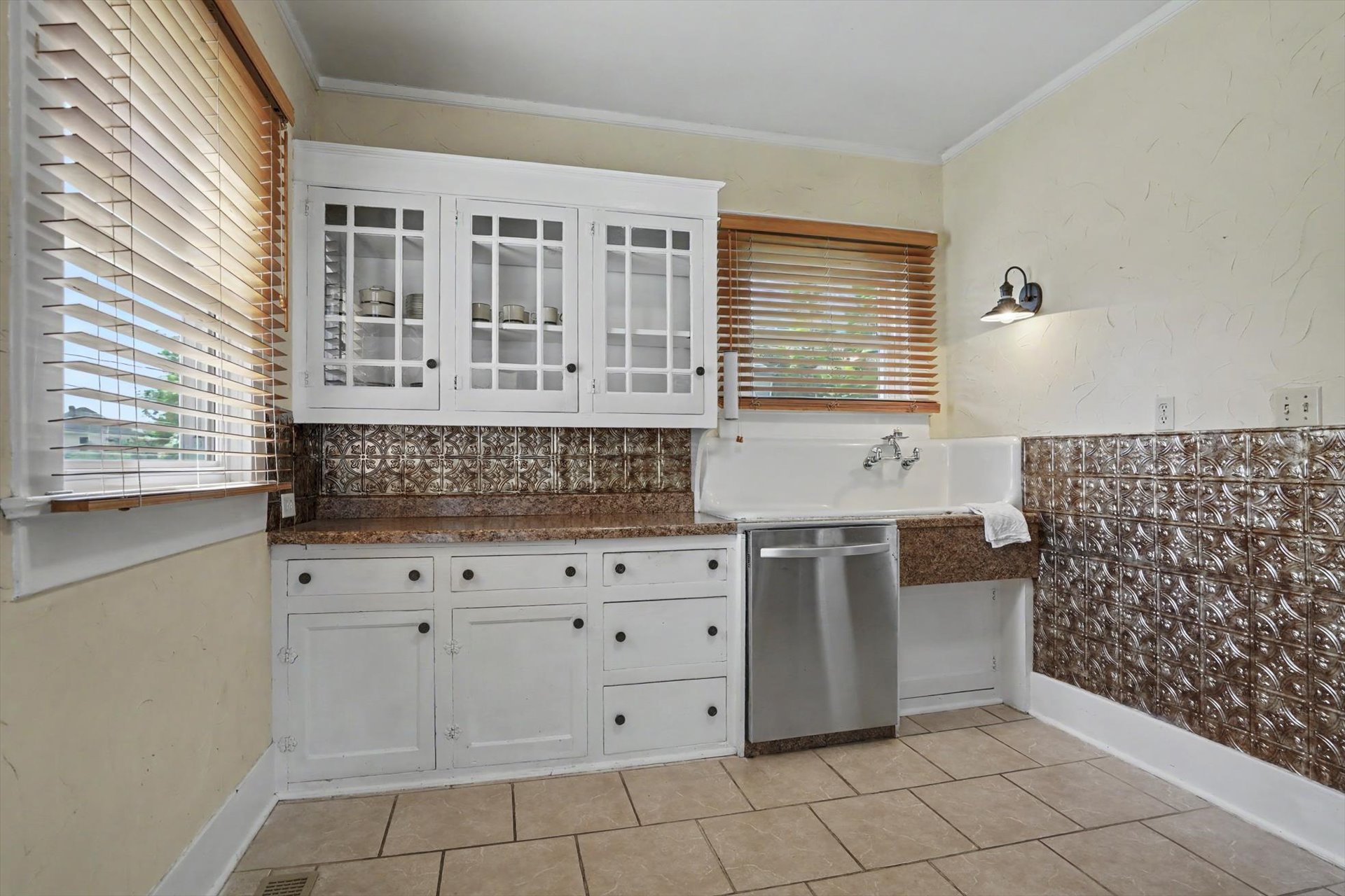 419 E 5th Street Property Photo 16
