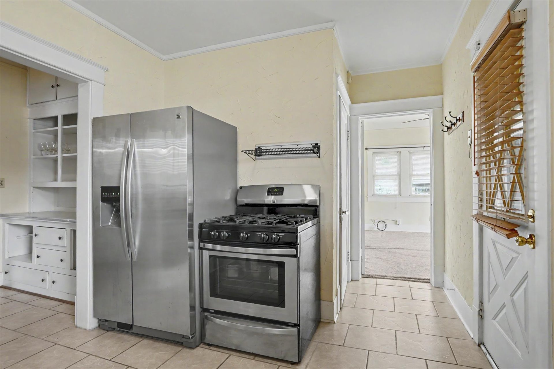 419 E 5th Street Property Photo 17