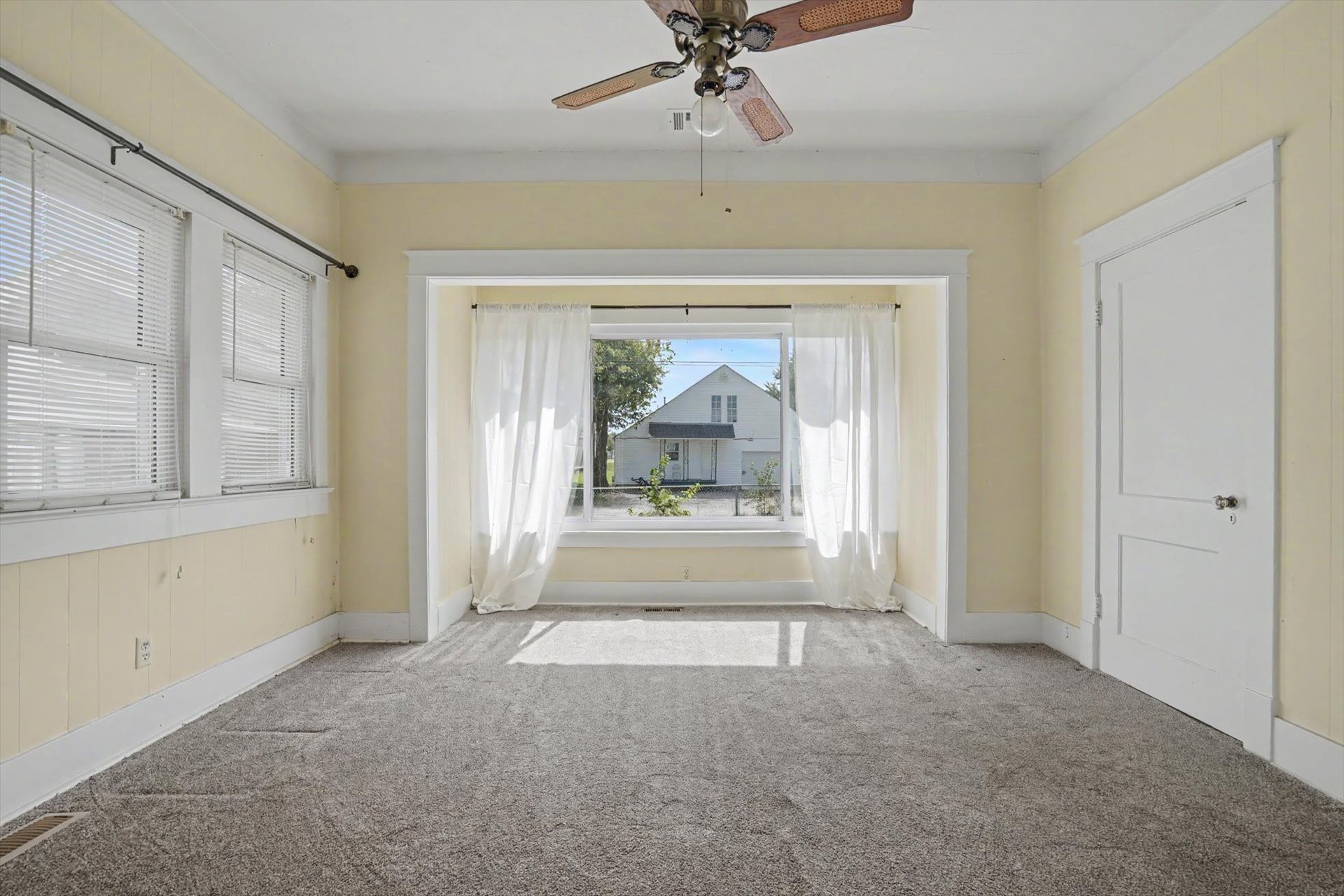 419 E 5th Street Property Photo 24