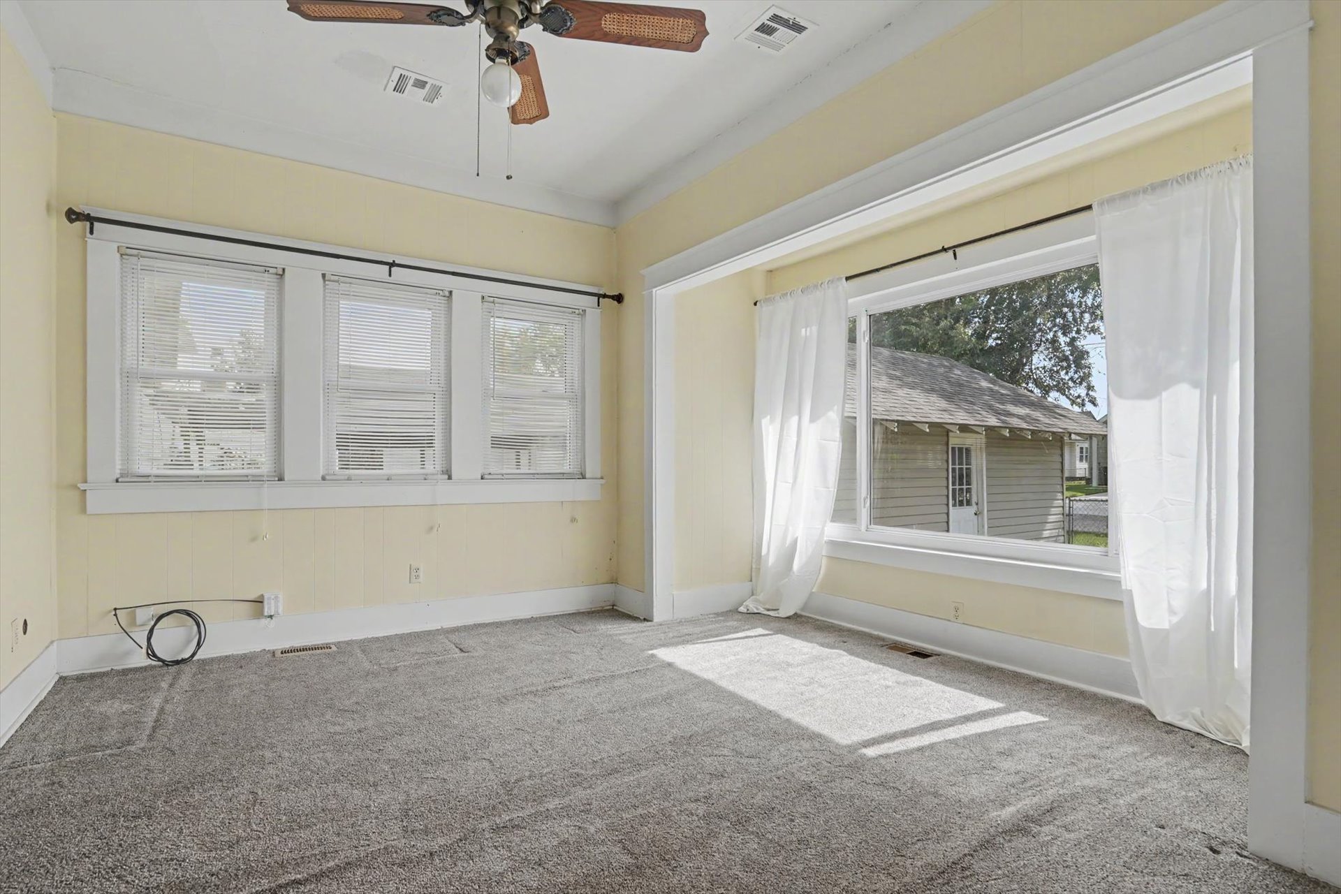 419 E 5th Street Property Photo 25