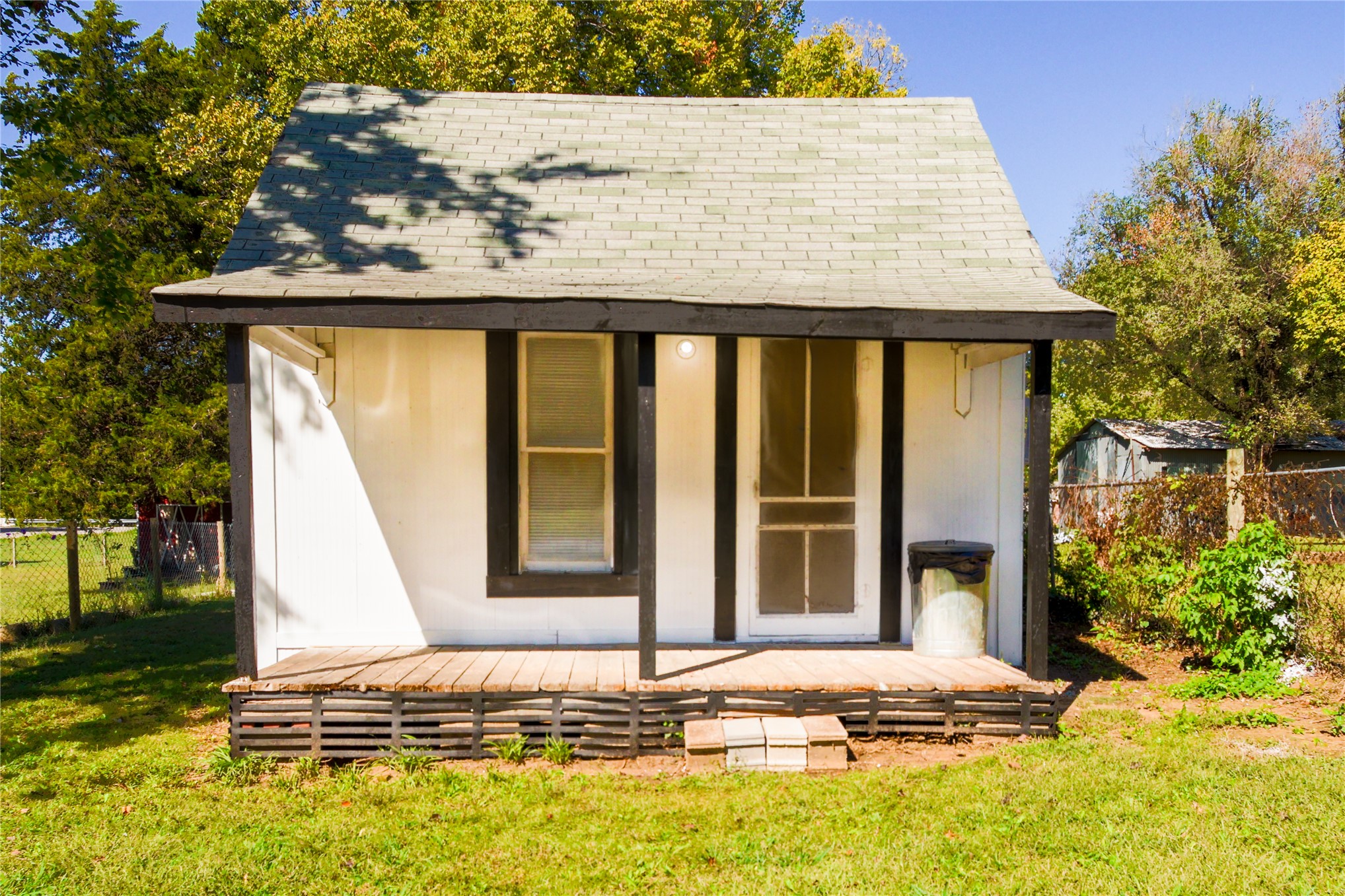221 S Elm Street Property Photo 1