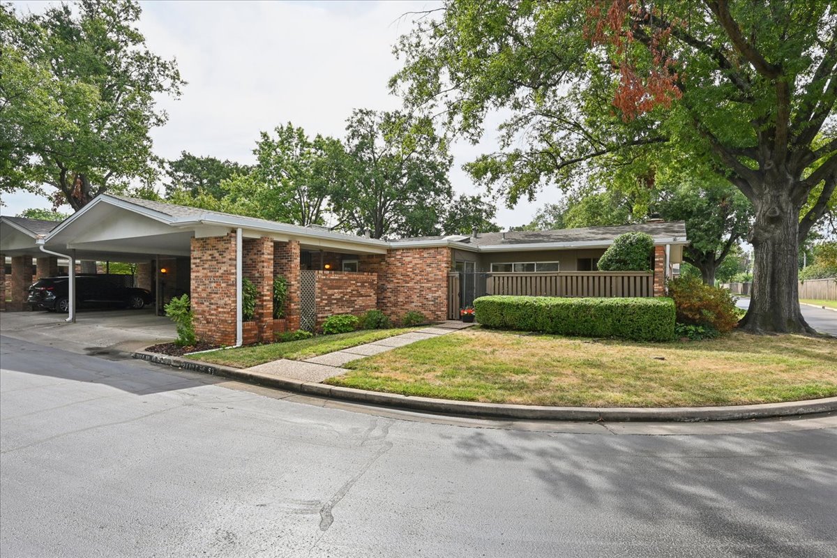 2112 E 59th Street B6