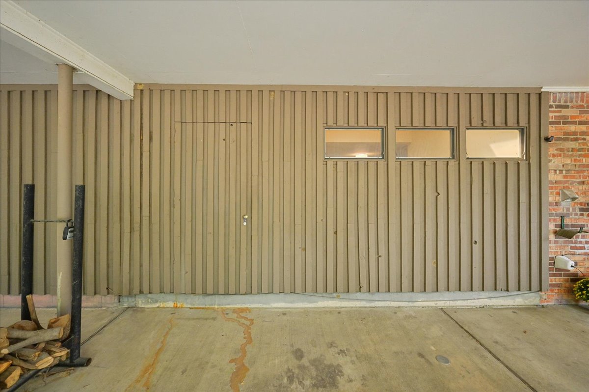 2112 E 59th Street B6 Property Photo 6