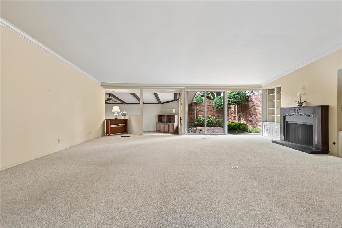 2112 E 59th Street B6 Property Photo 15