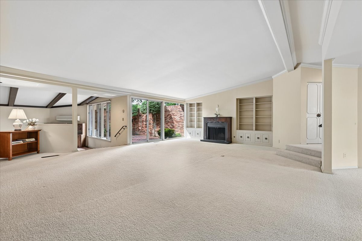 2112 E 59th Street B6 Property Photo 16