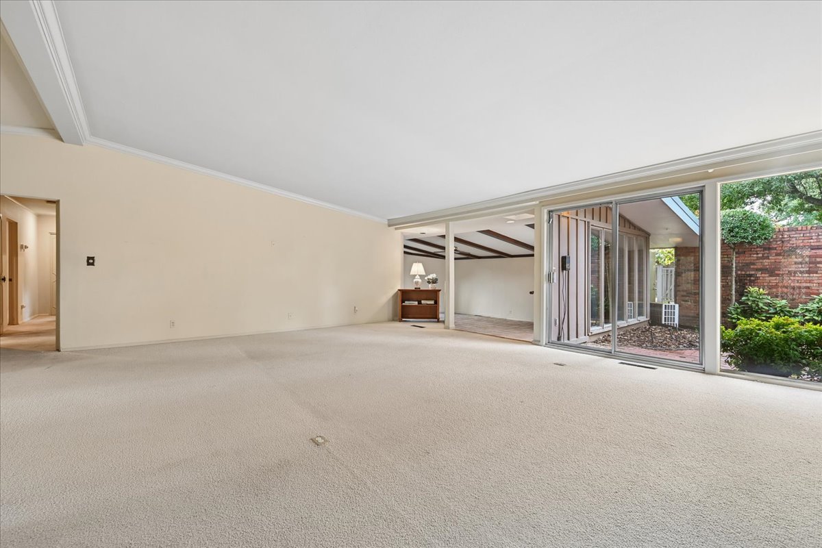 2112 E 59th Street B6 Property Photo 21