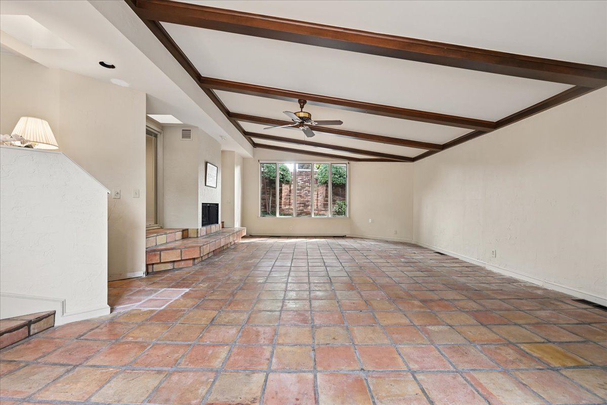 2112 E 59th Street B6 Property Photo 23