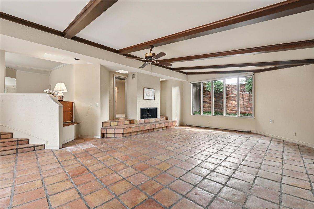 2112 E 59th Street B6 Property Photo 24