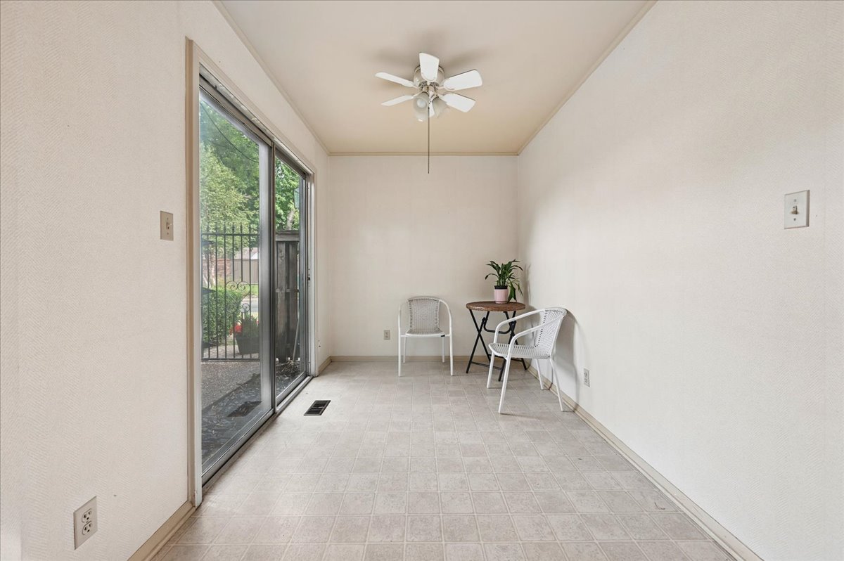2112 E 59th Street B6 Property Photo 36