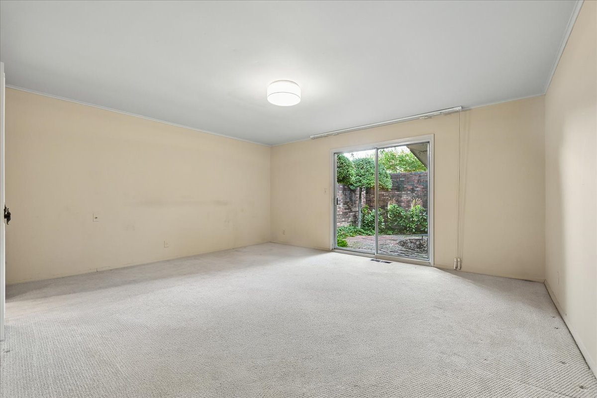2112 E 59th Street B6 Property Photo 38