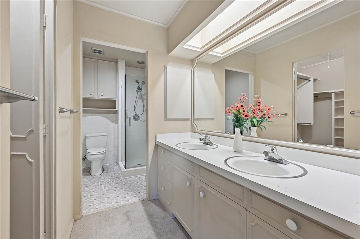2112 E 59th Street B6 Property Photo 40