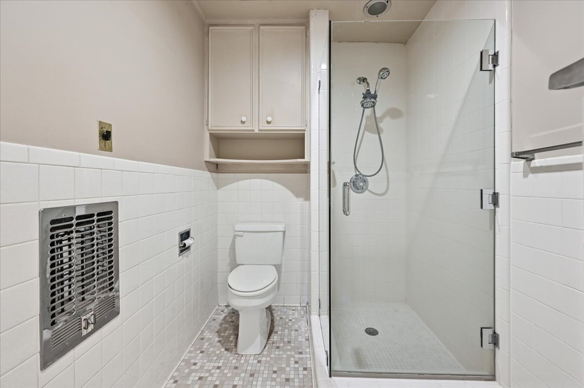 2112 E 59th Street B6 Property Photo 41