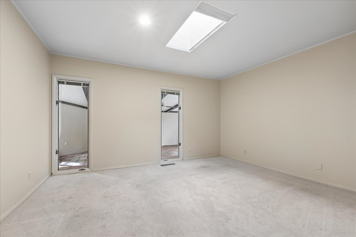 2112 E 59th Street B6 Property Photo 45