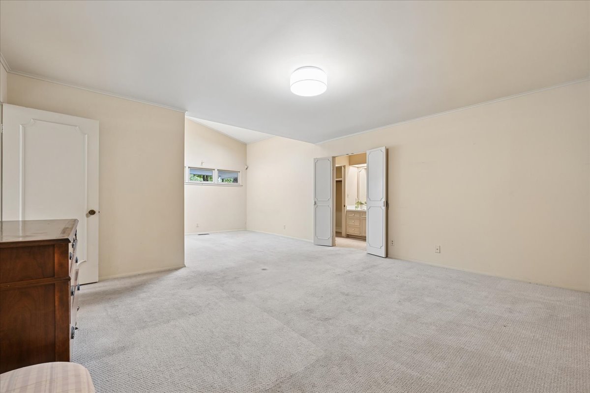 2112 E 59th Street B6 Property Photo 47