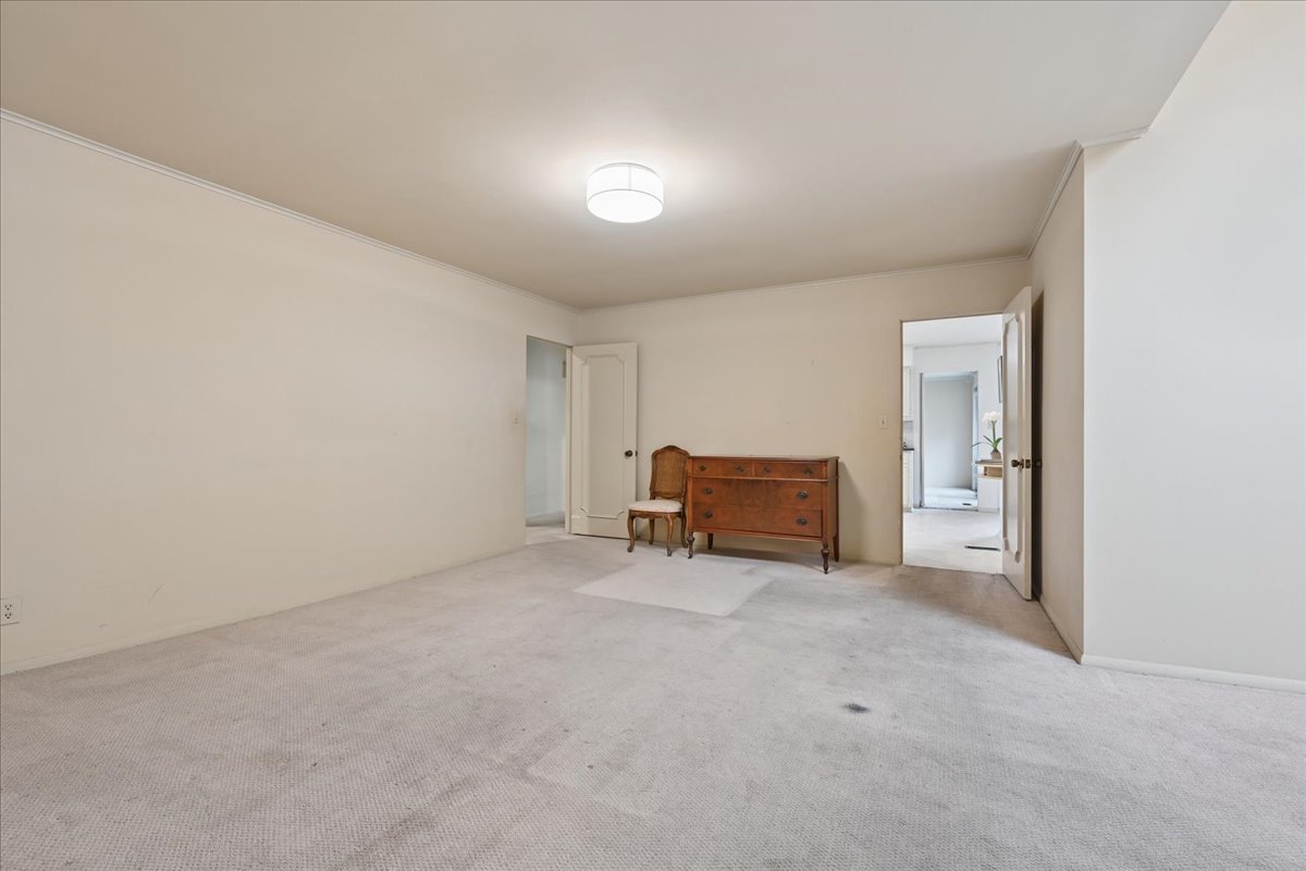 2112 E 59th Street B6 Property Photo 49