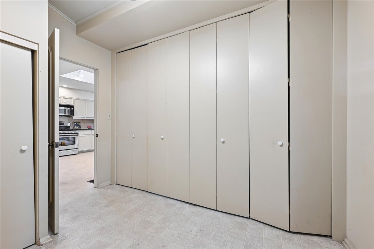 2112 E 59th Street B6 Property Photo 54