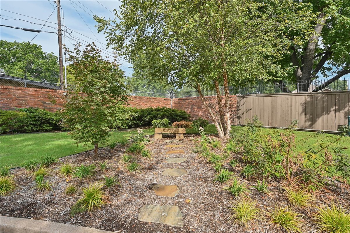 2112 E 59th Street B6 Property Photo 59