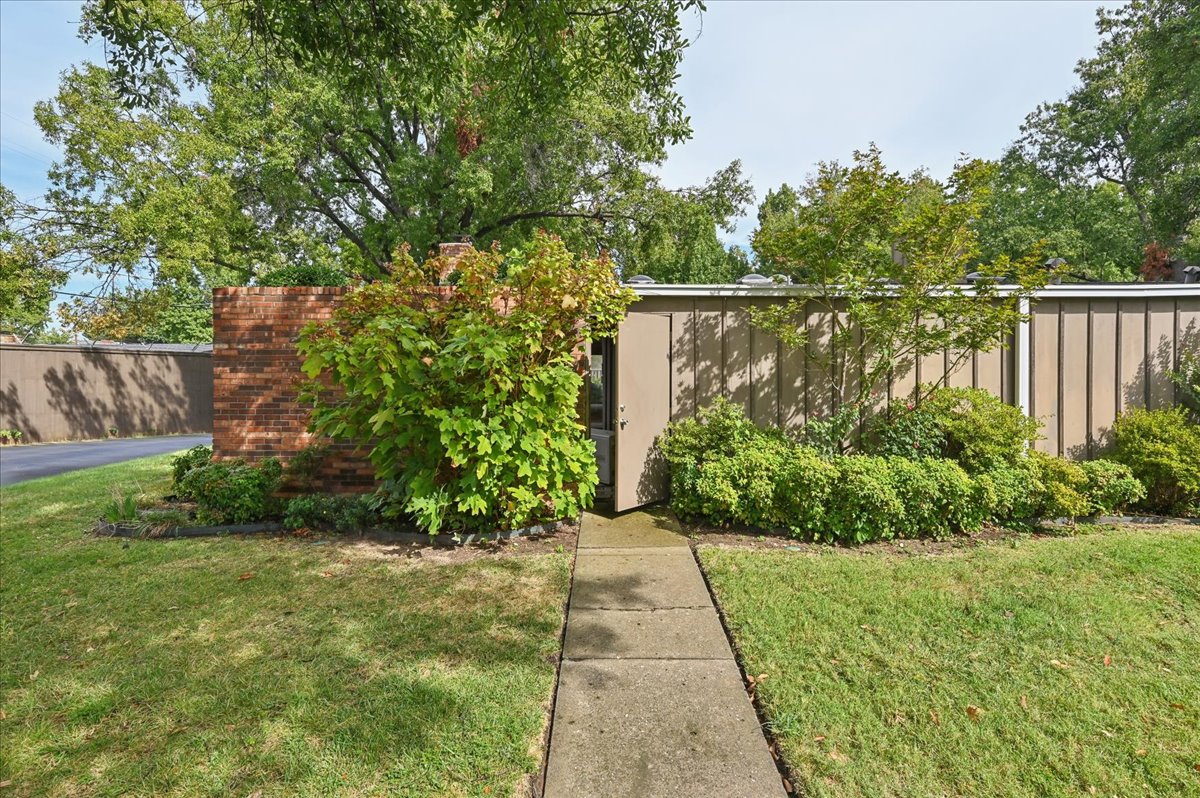 2112 E 59th Street B6 Property Photo 61