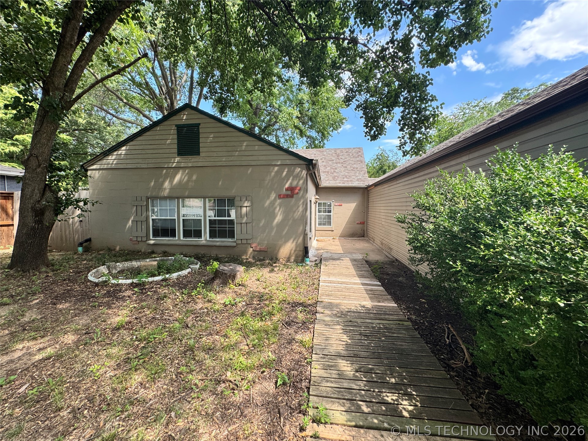 2623 E 55th Place Property Photo 2