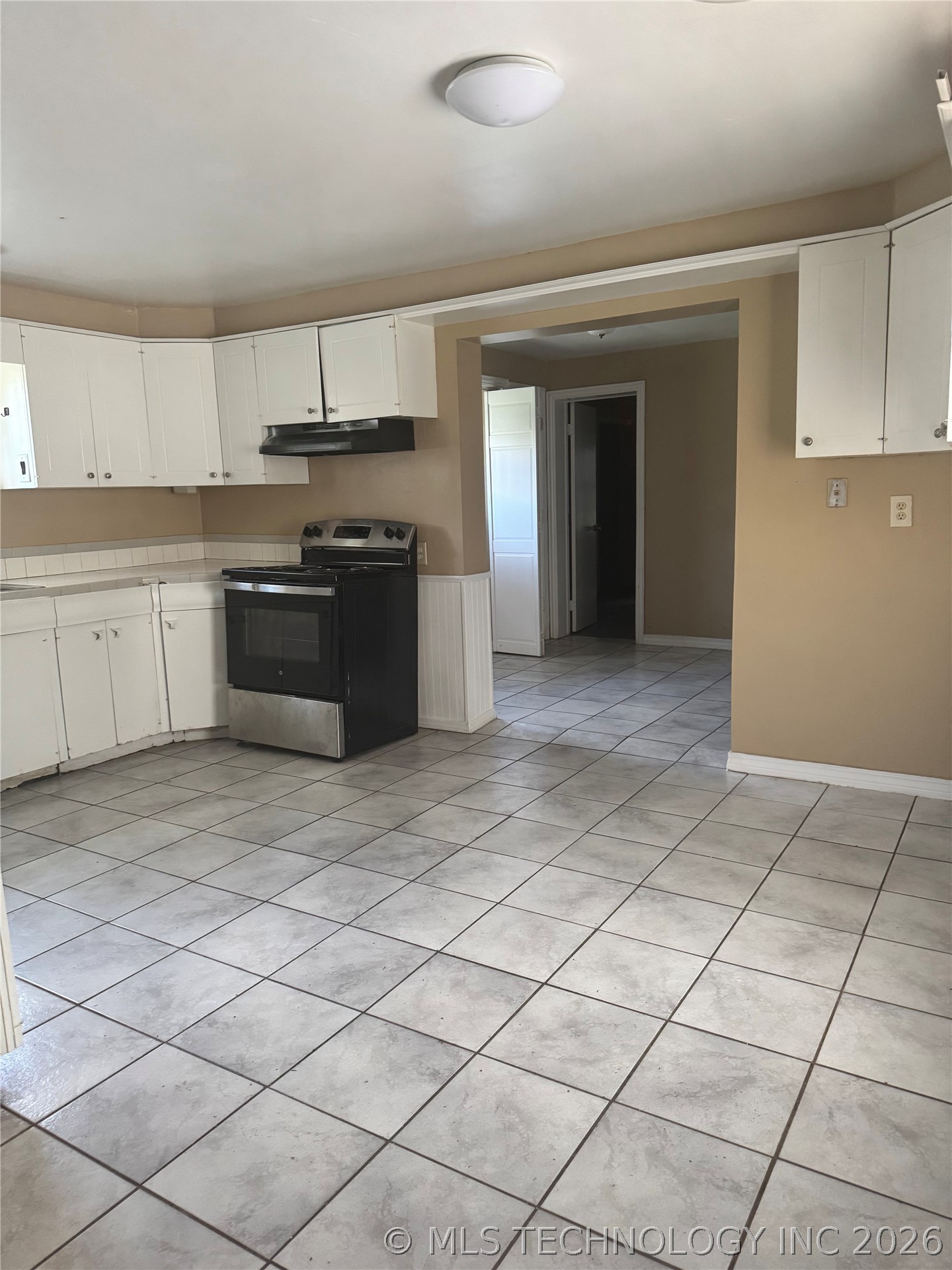 2623 E 55th Place Property Photo 5