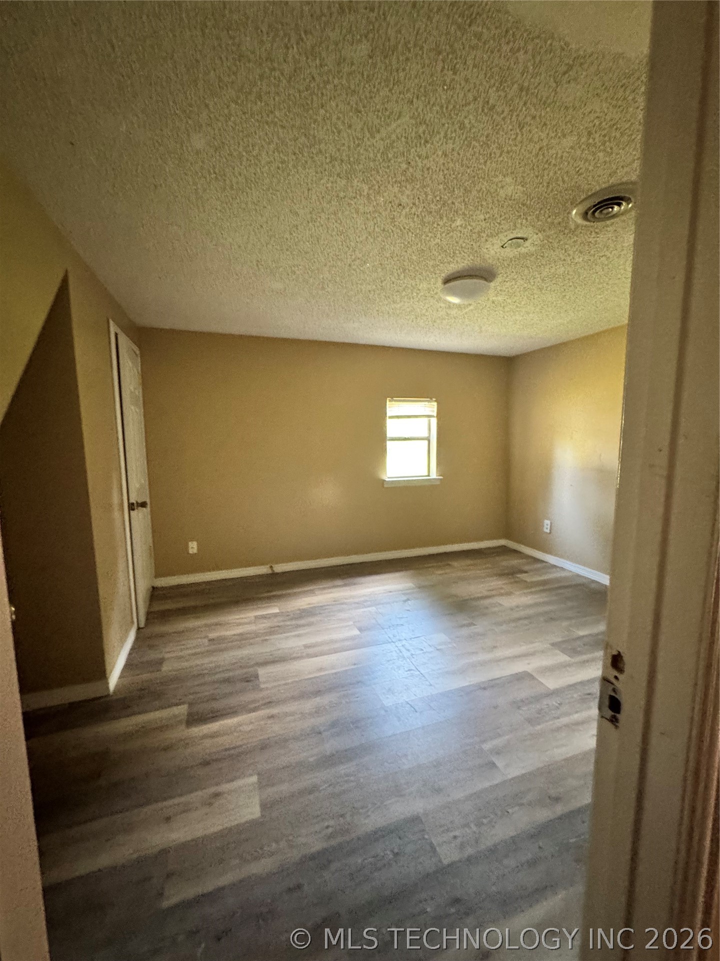 2623 E 55th Place Property Photo 6