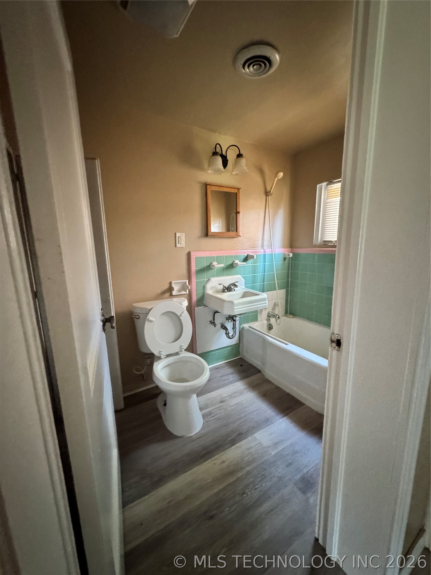 2623 E 55th Place Property Photo 7
