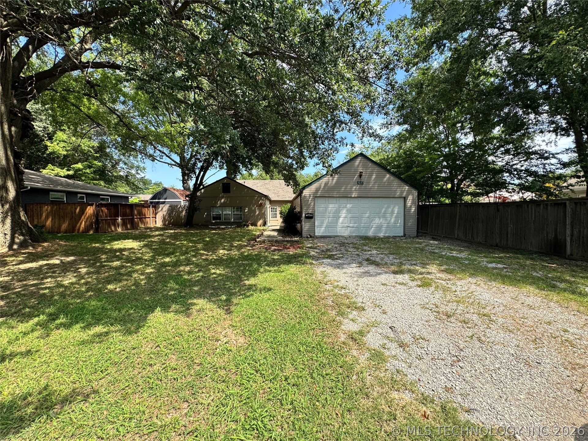 2623 E 55th Place Property Photo 8