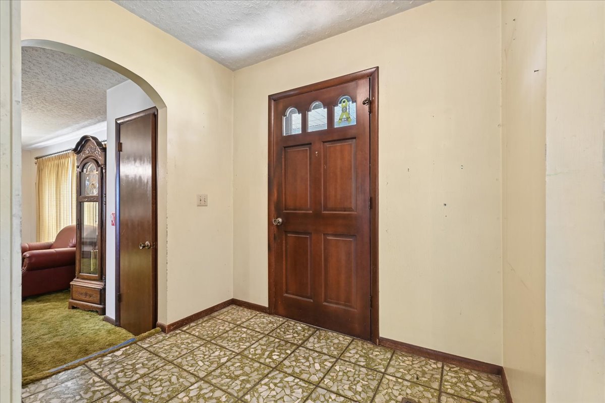 274 Crestwood Drive Property Photo 6