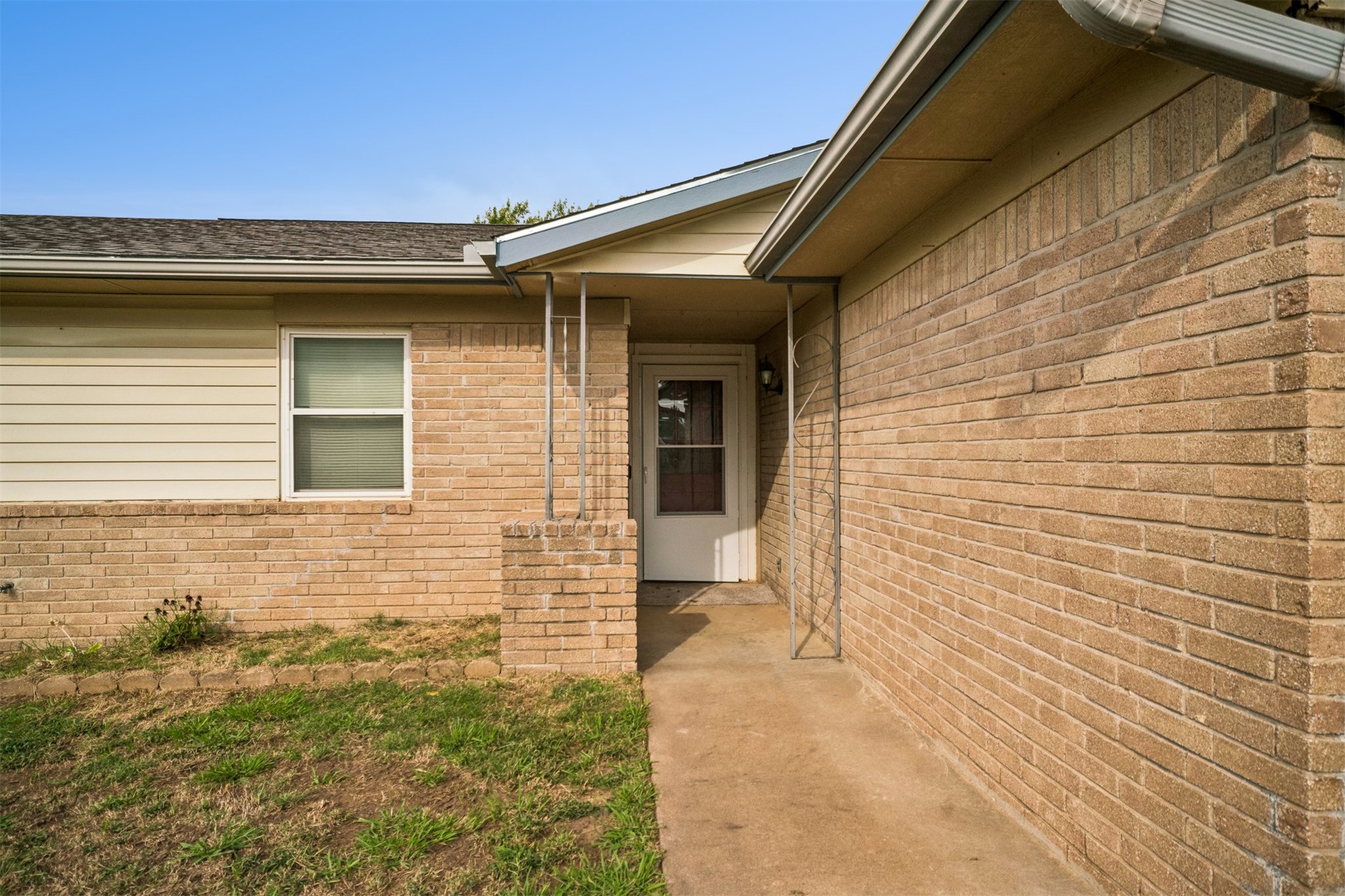 903 Holmes Property Photo 3