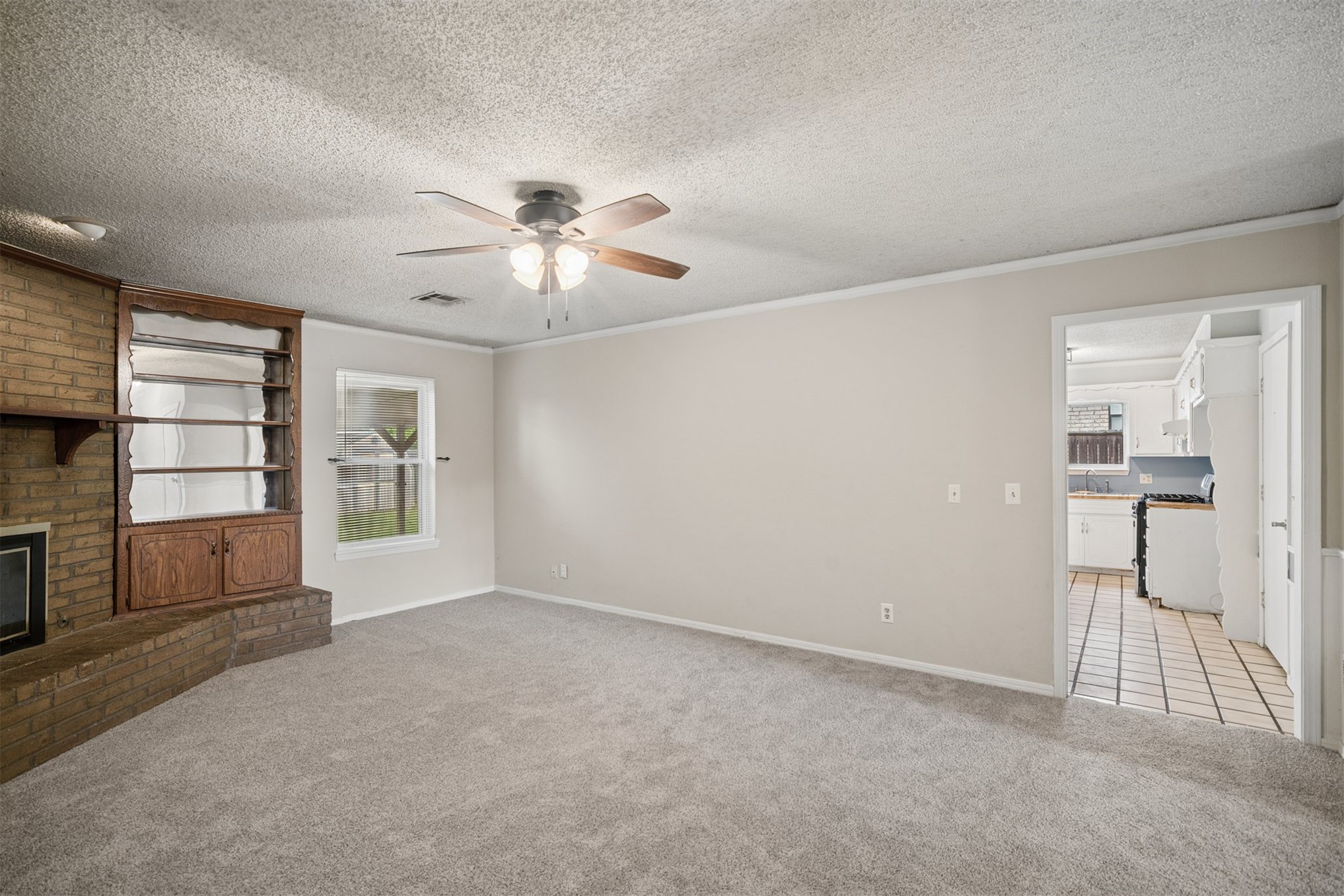 903 Holmes Property Photo 6